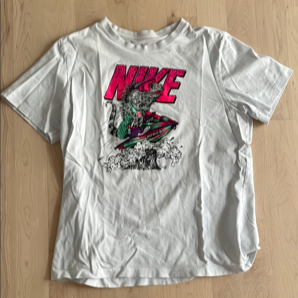 Nike Graphic T-Shirt in White and Pink